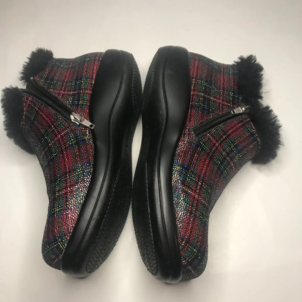 Alegria Women's Water Resistant Faux Fur Ankle Boots size 5.5 (36) - Picture 5 of 10